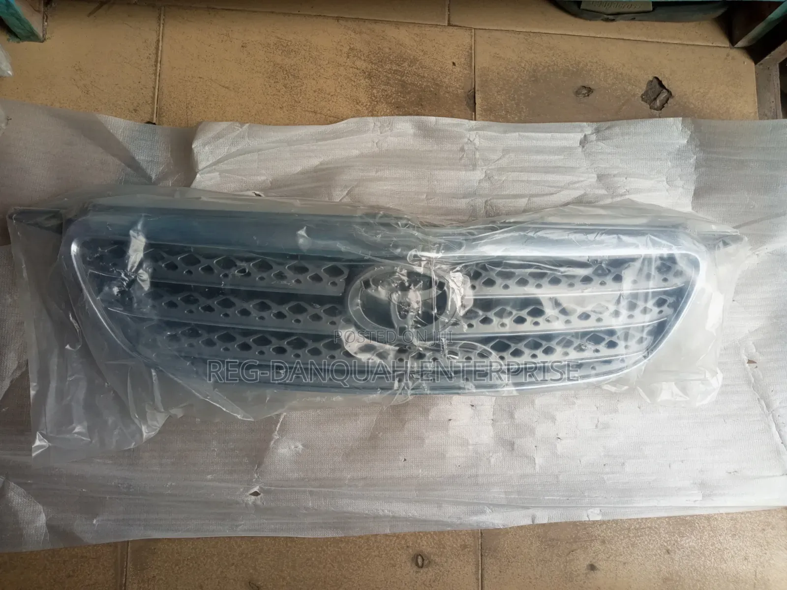 Toyota Corolla 2005-2008 Top Grille