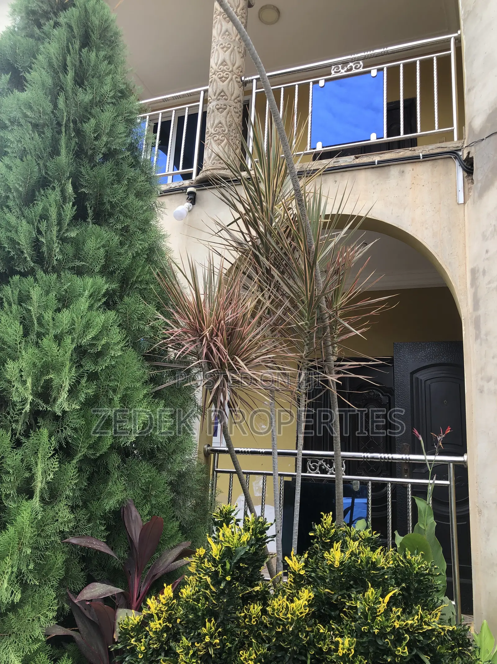 3bdrm Apartment in Kwabenya Acp for rent
