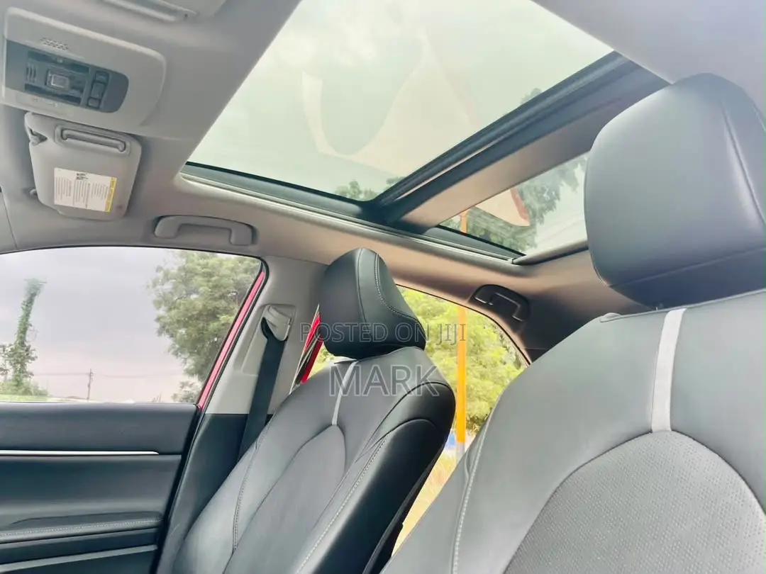 Toyota Camry XSE 2021 Red