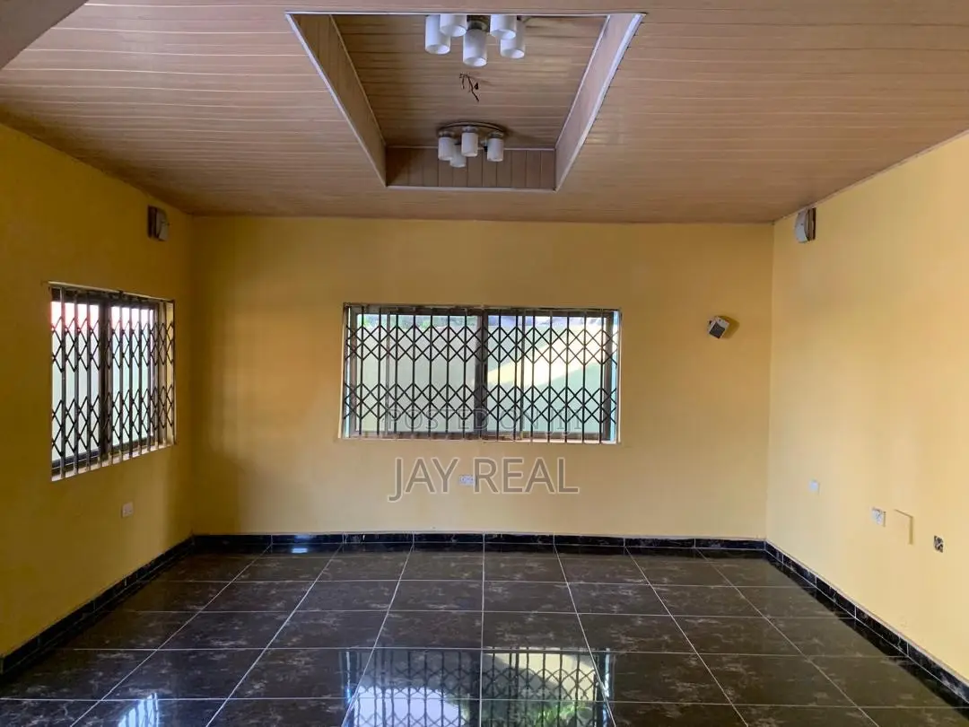 3bdrm Apartment in Jay Real Estate, Kasoa for rent