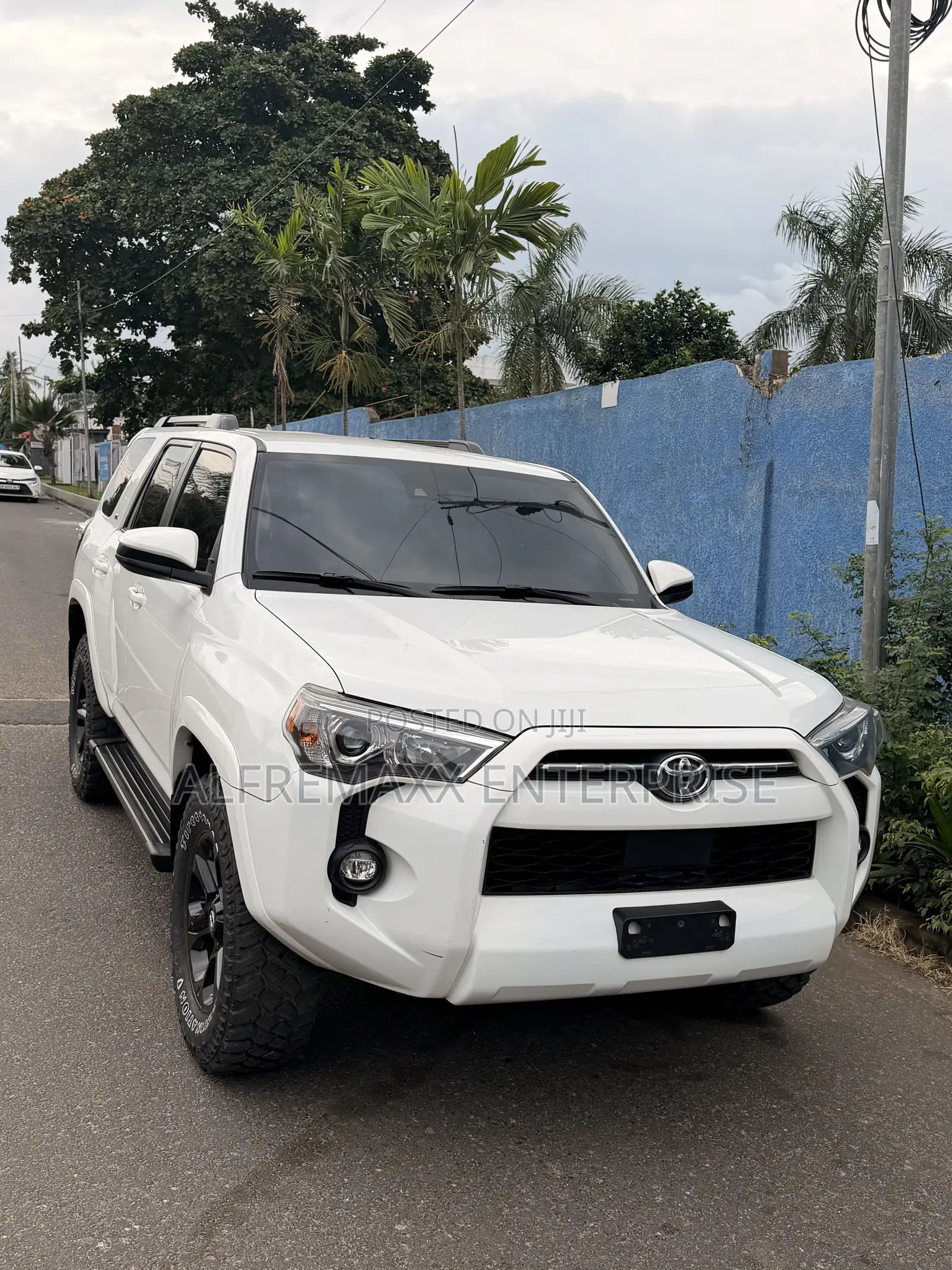 Toyota 4-Runner SR5 2021 White