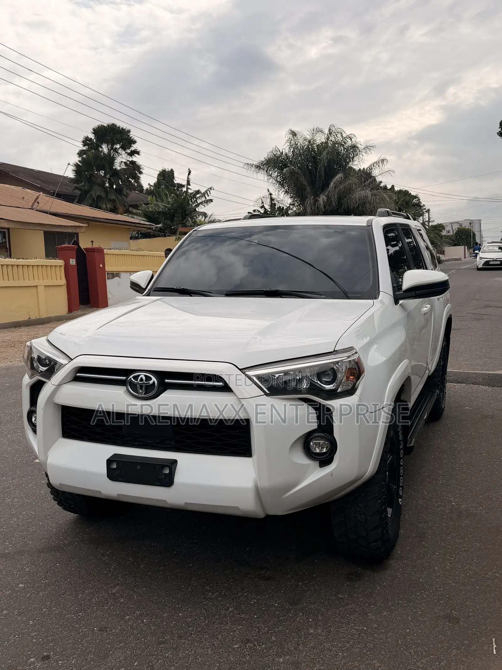 Toyota 4-Runner SR5 2021 White