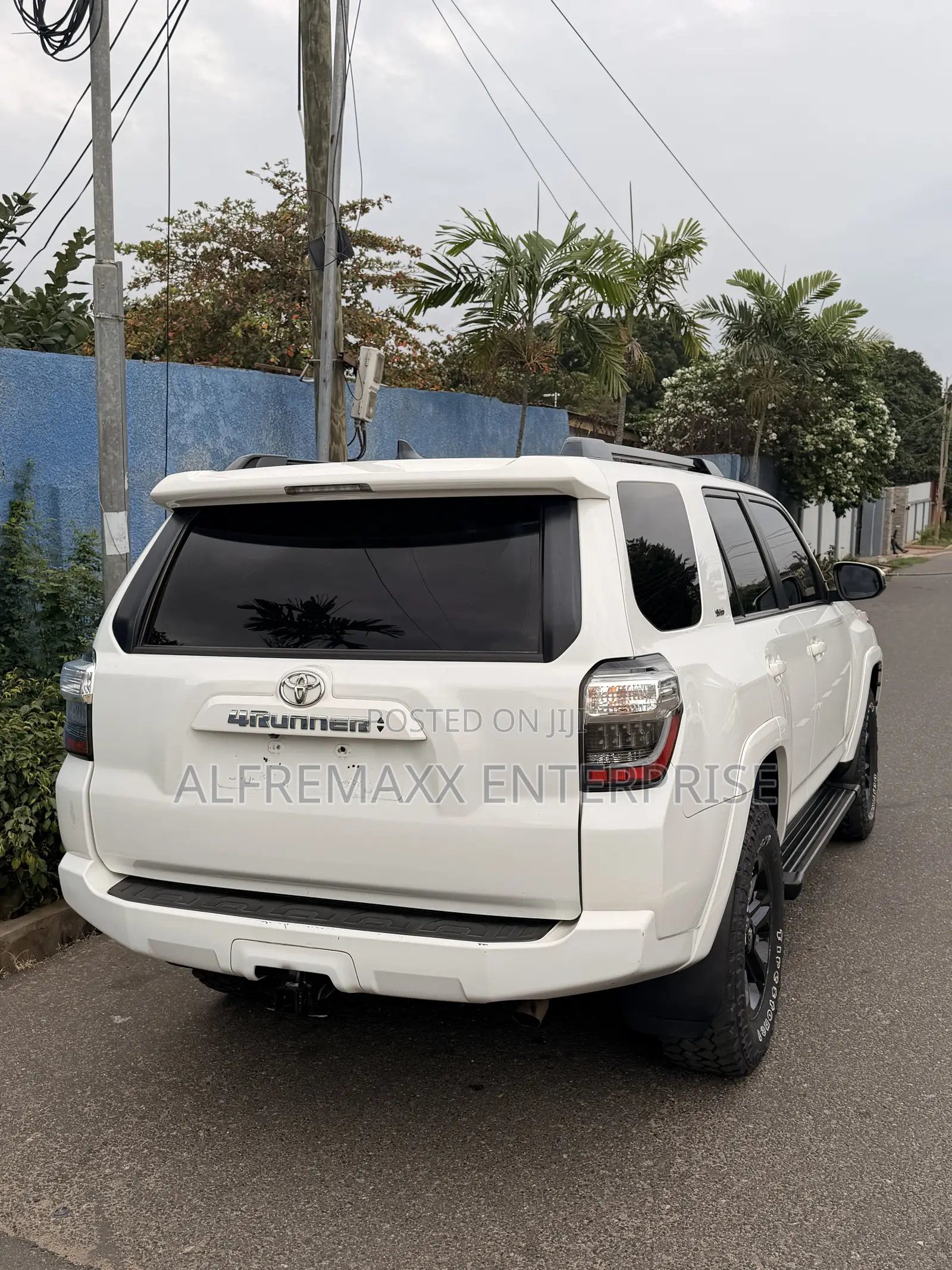 Toyota 4-Runner SR5 2021 White