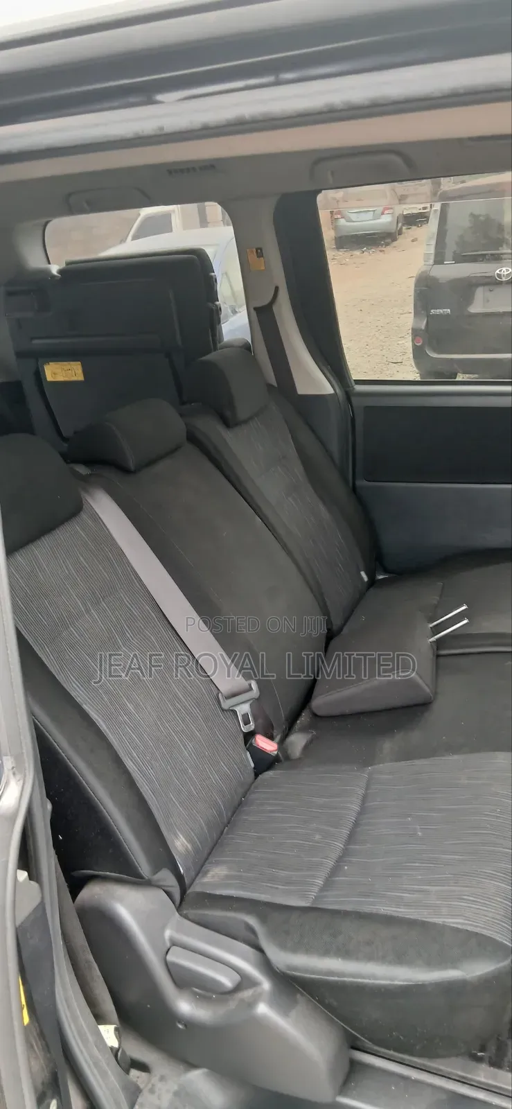 Toyota Voxy X 2WD 8-Seater 2012 Black