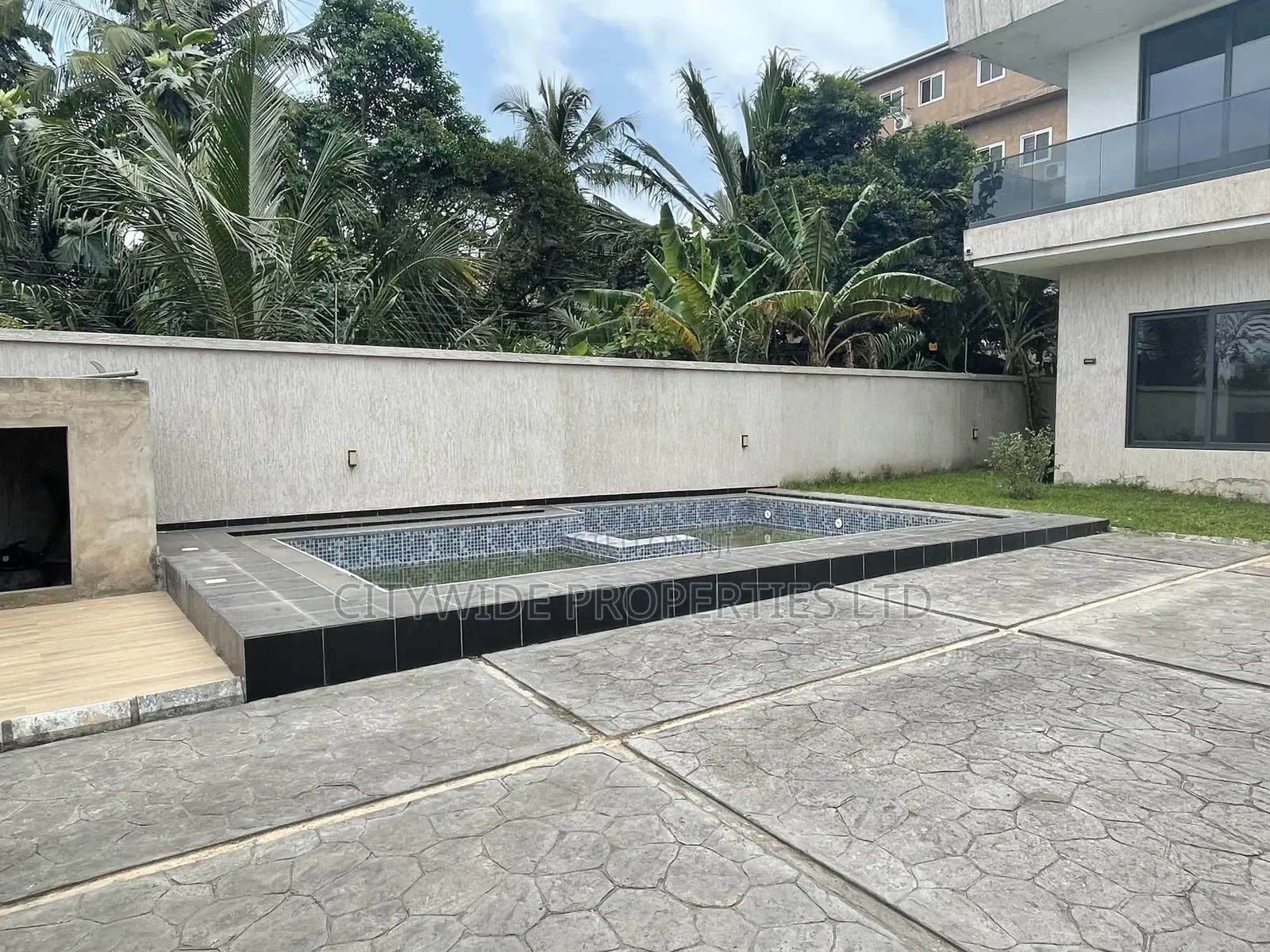 4bdrm House in Abelemkpe, Methodist Church Area for sale