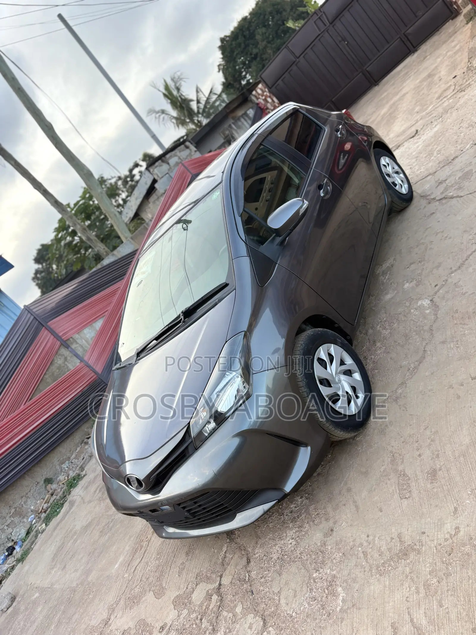 Toyota Vitz 1.3 FWD 5dr 2015 Gray