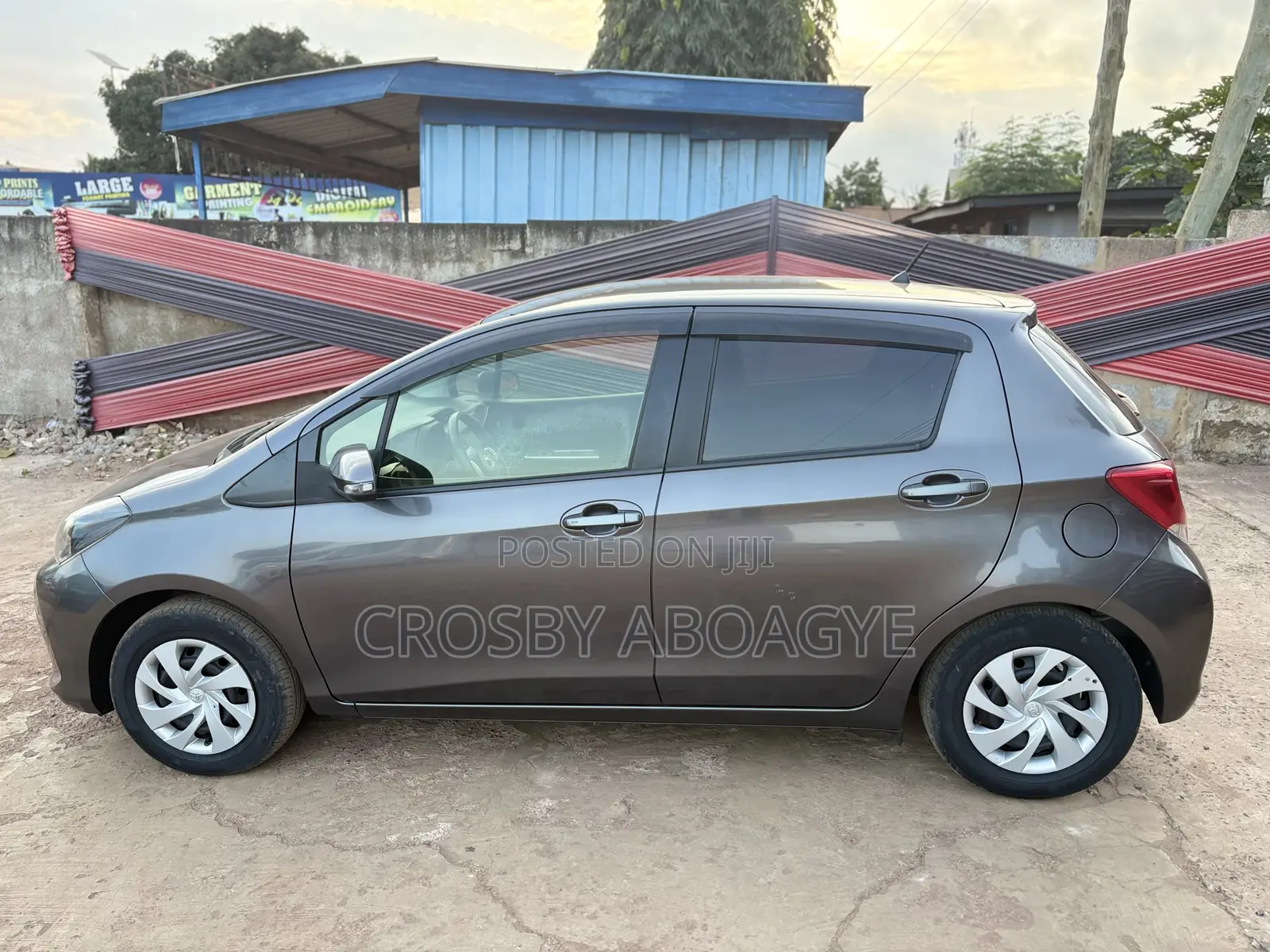 Toyota Vitz 1.3 FWD 5dr 2015 Gray
