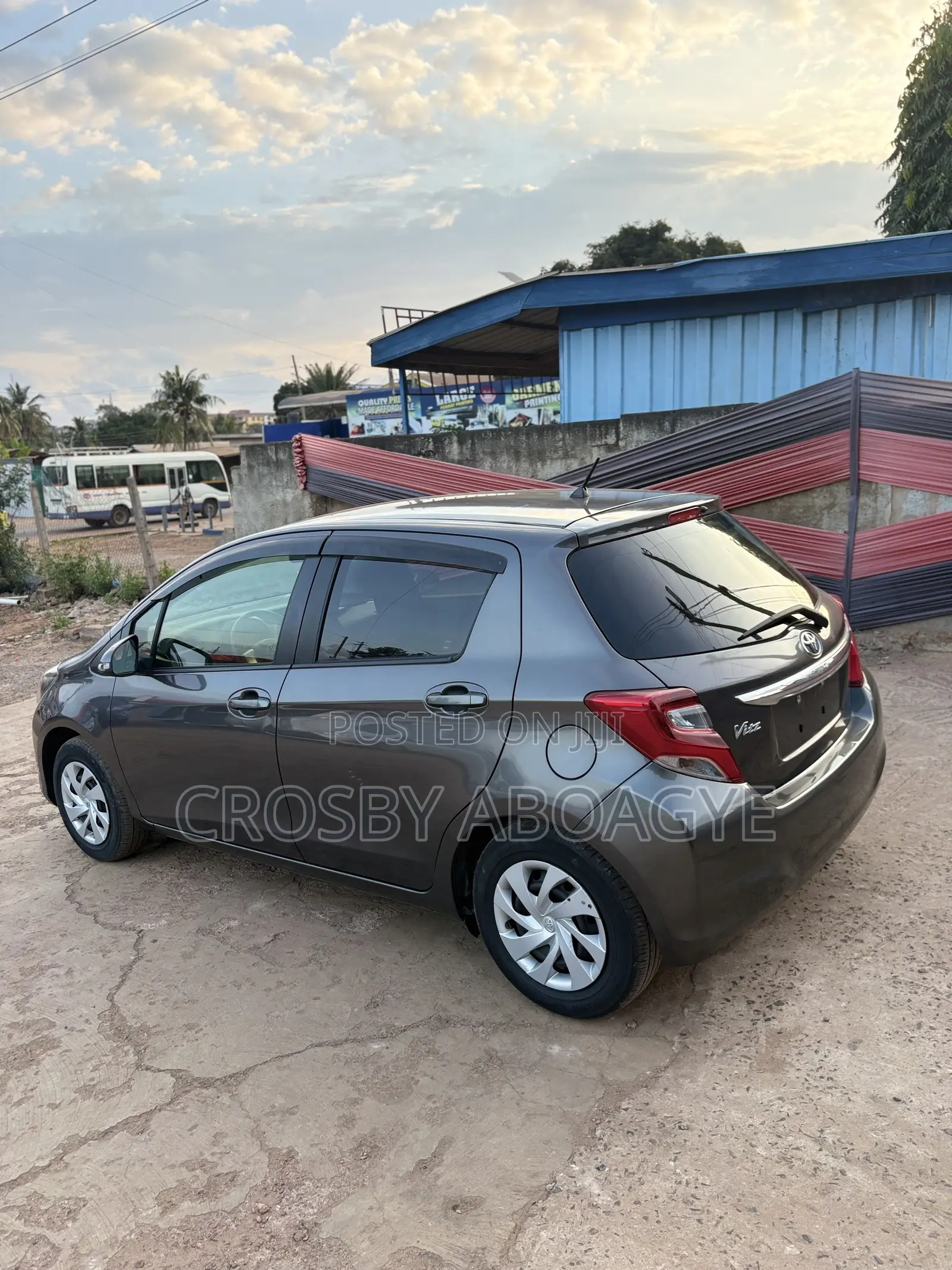 Toyota Vitz 1.3 FWD 5dr 2015 Gray