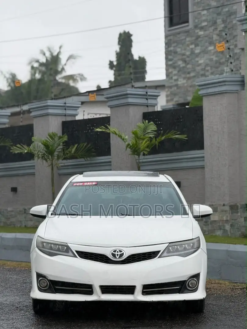 Toyota Camry SE 4dr Sedan (2.5L 4cyl 6A) 2014 White