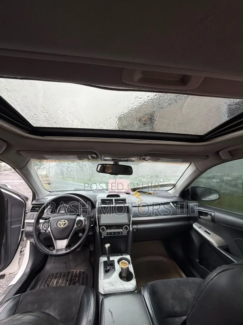 Toyota Camry SE 4dr Sedan (2.5L 4cyl 6A) 2014 White