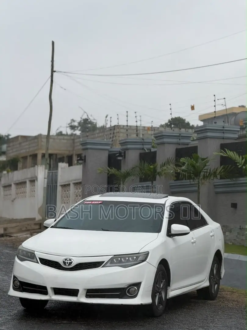 Toyota Camry SE 4dr Sedan (2.5L 4cyl 6A) 2014 White