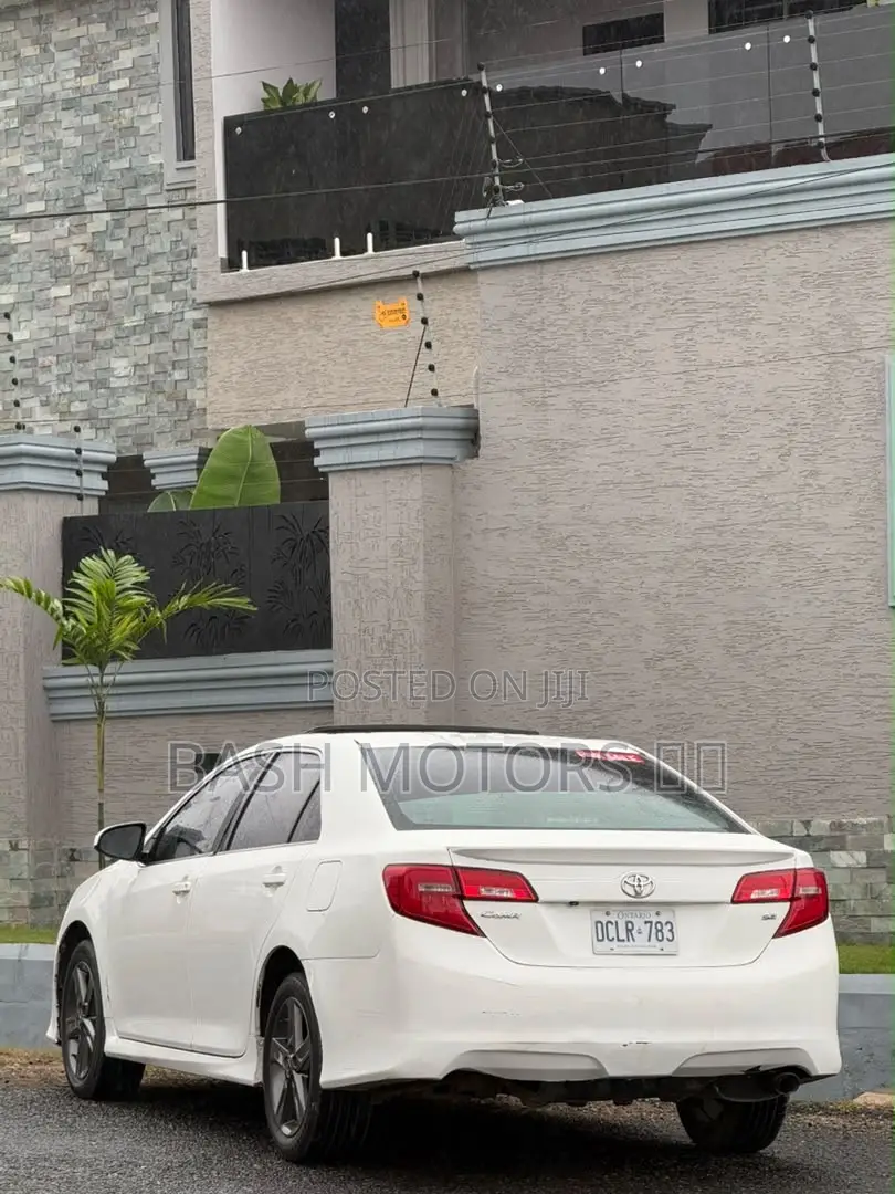 Toyota Camry SE 4dr Sedan (2.5L 4cyl 6A) 2014 White