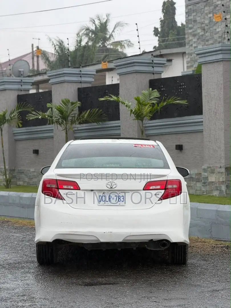 Toyota Camry SE 4dr Sedan (2.5L 4cyl 6A) 2014 White