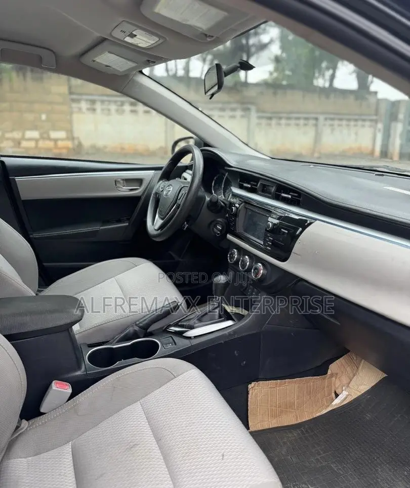 Toyota Corolla LE 4dr Sedan (1.8L 4cyl CVT) 2016 Black
