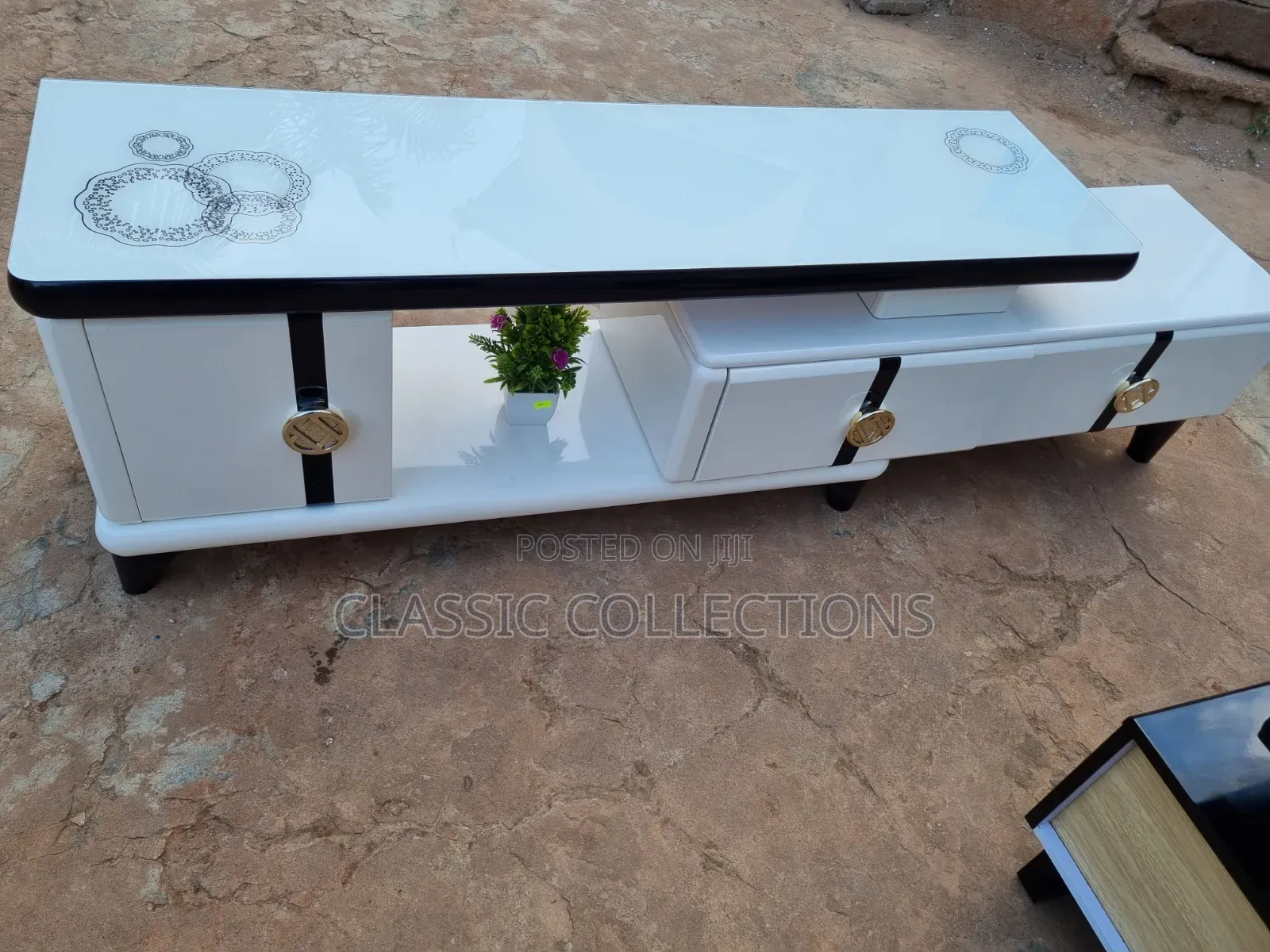 TV Stand-Extendable