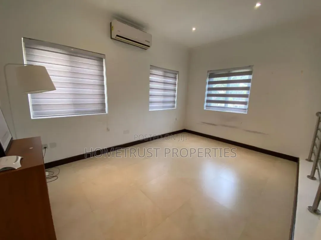 4bdrm Duplex in Airport Residential for sale