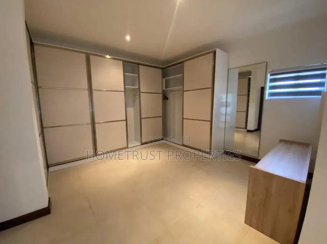 4bdrm Duplex in Airport Residential for sale