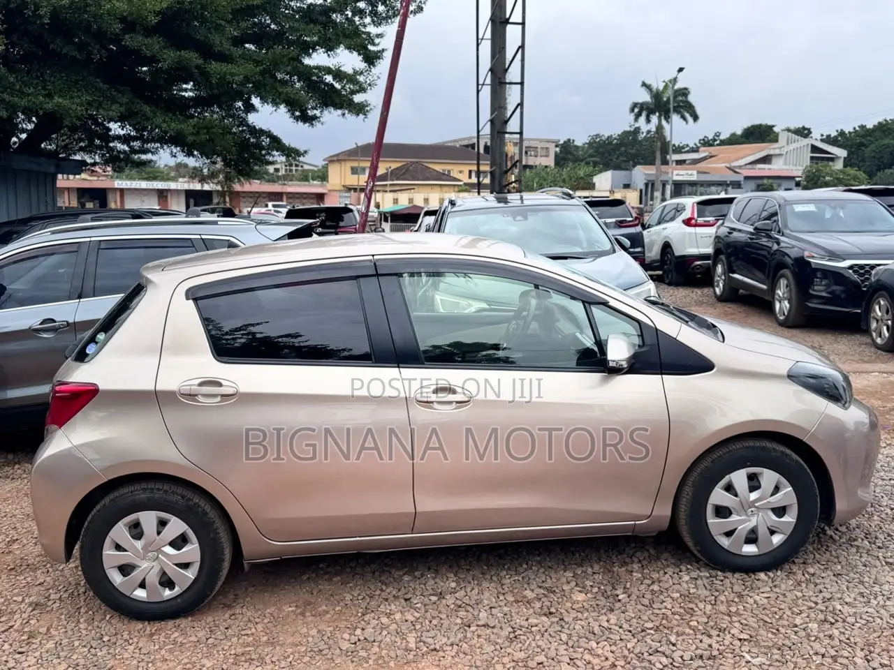 Toyota Vitz 1.3 AWD 5dr 2016 Beige