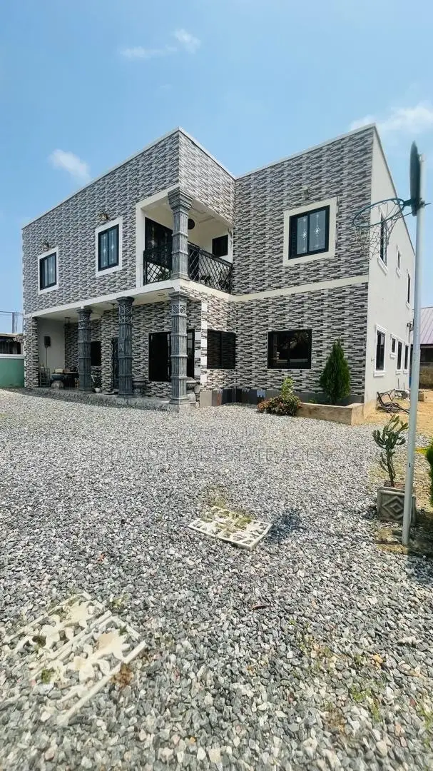 Furnished 6bdrm Duplex in Sefdard Properties, Ablekuma for sale