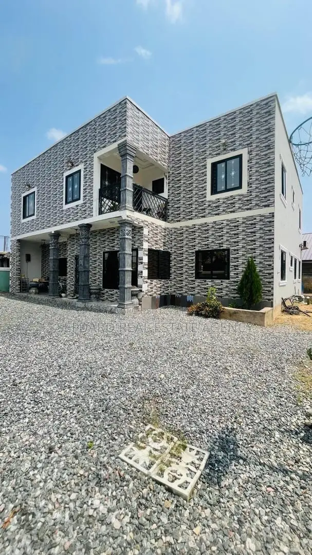 Furnished 6bdrm Duplex in Sefdard Properties, Ablekuma for sale