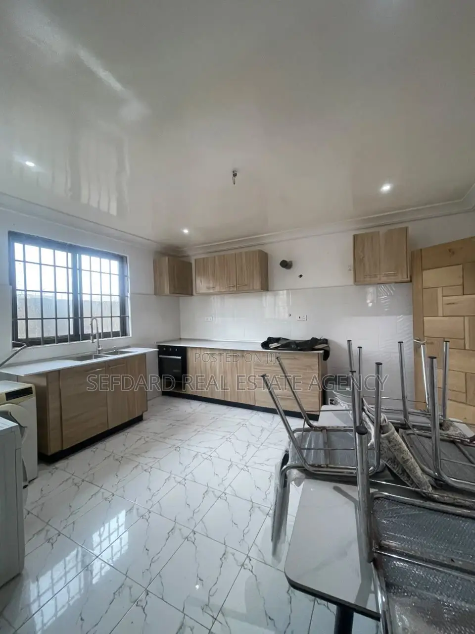 8bdrm House in Sefdard Properties, Tetegu for sale