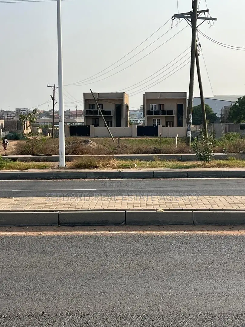 4bdrm House in Sefdard Properties, Ashaley Botwe for sale