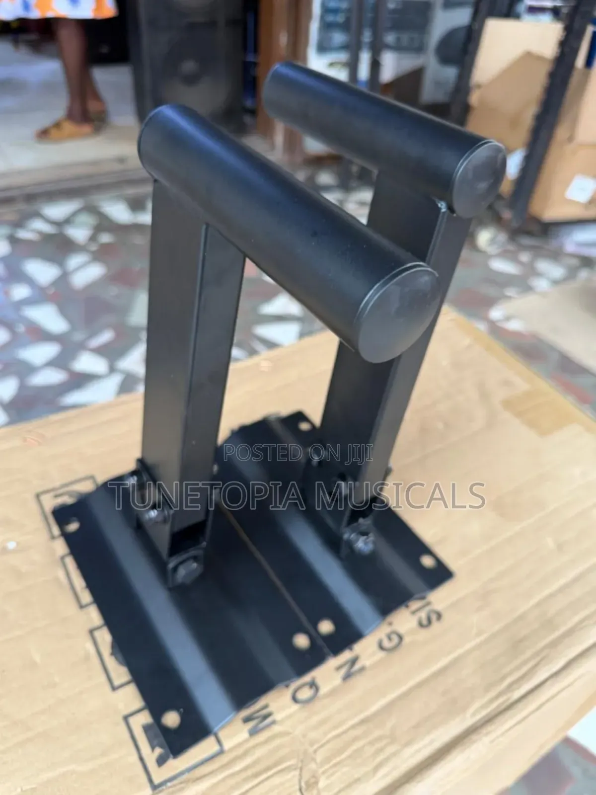 Adjustable, Heavy-Duty Wall-Mount Speaker Bracket