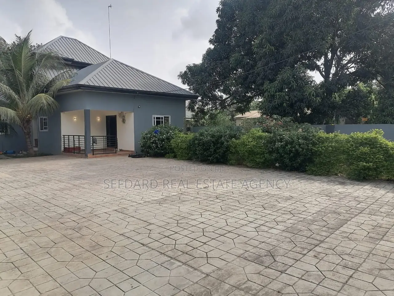 3bdrm House in Sefdard Properties, Amasaman for sale