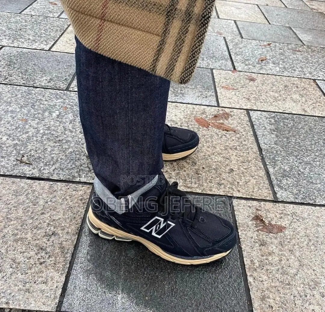 Original New Balance 1906R Black Taos