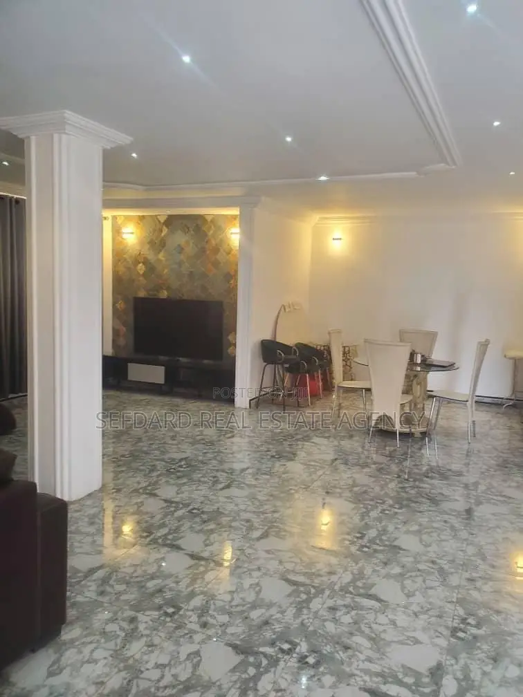 5bdrm House in Sefdard Properties, Haatso for sale
