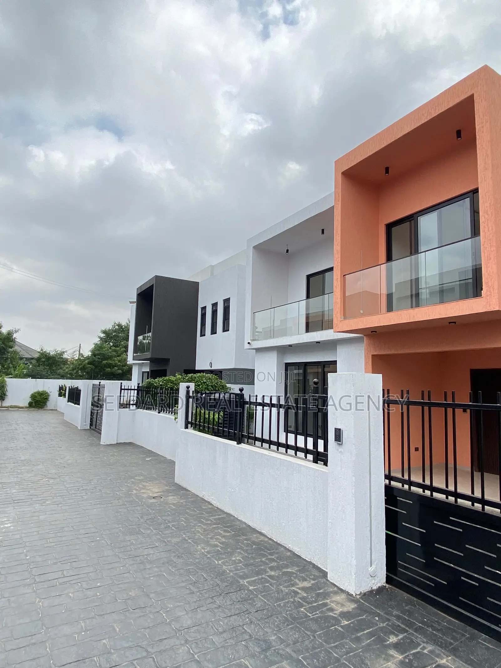 4bdrm Duplex in Sefdard Properties, Adjiriganor for sale