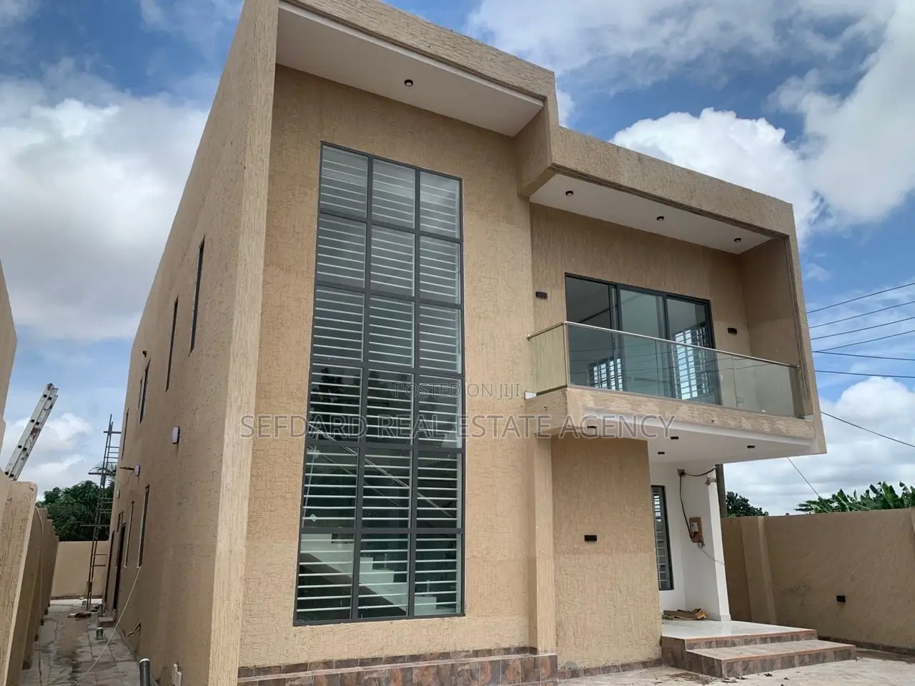 5bdrm Duplex in Sefdard Properties, Ashomang Estate for sale