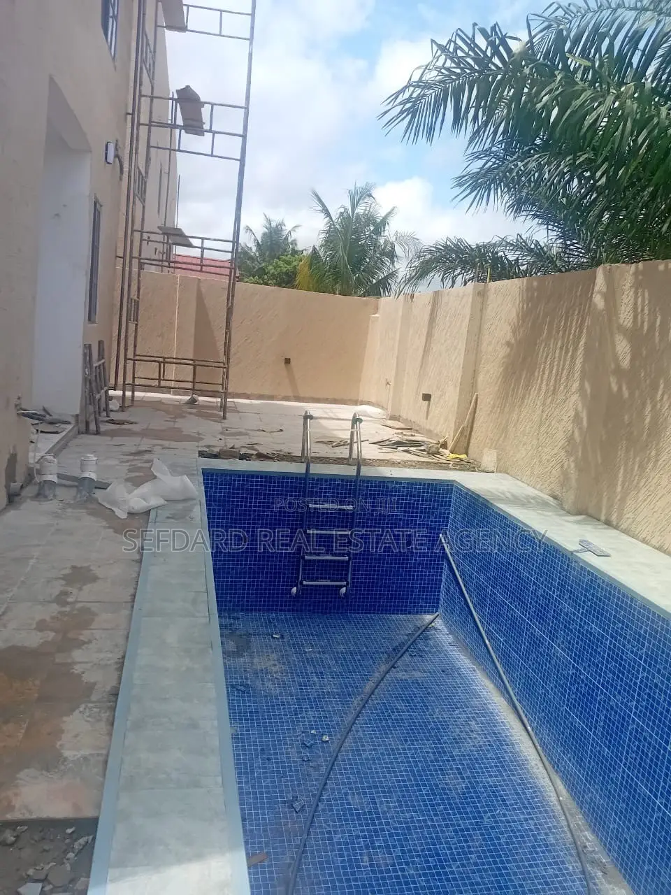 5bdrm Duplex in Sefdard Properties, Ashomang Estate for sale