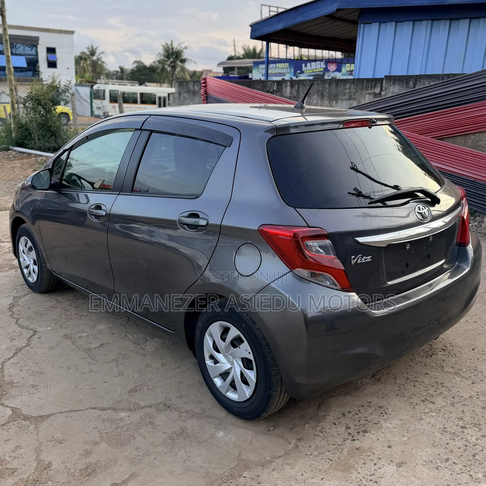 Toyota Vitz 1.3 FWD 5dr 2015 Gray