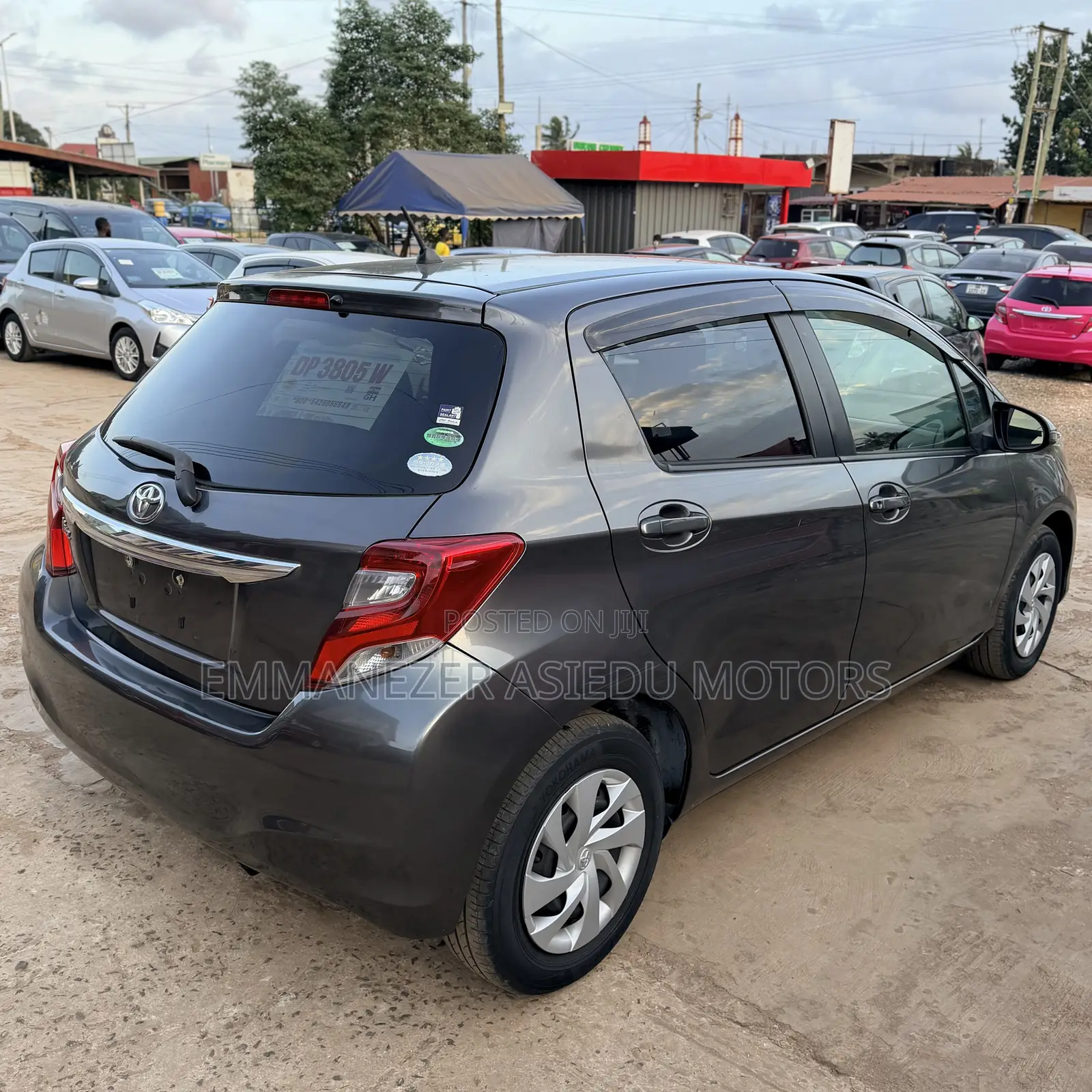 Toyota Vitz 1.3 FWD 5dr 2015 Gray