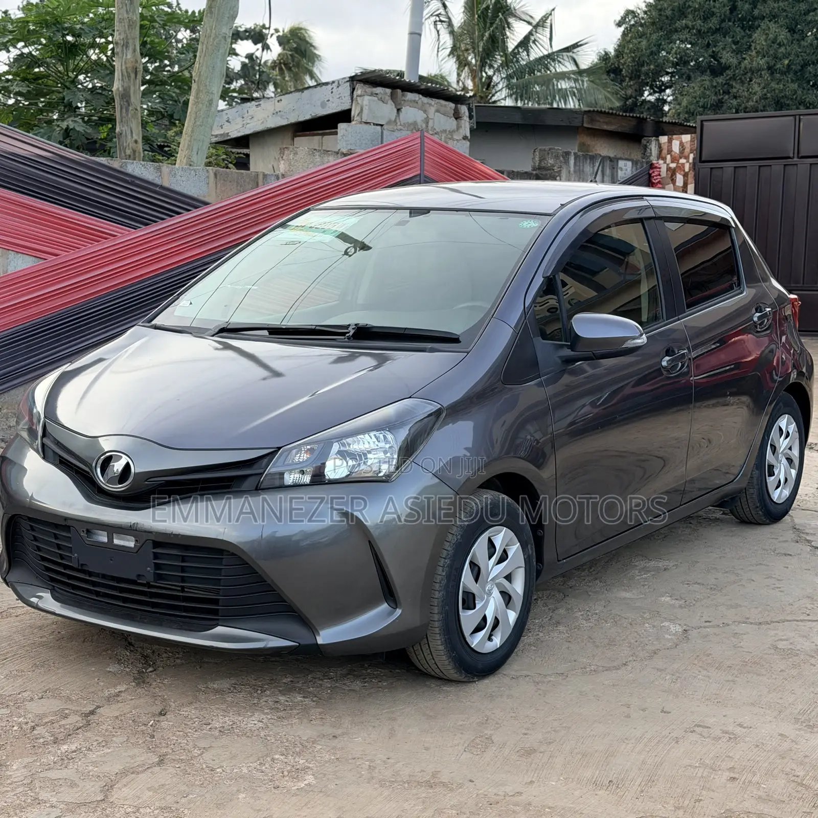 Toyota Vitz 1.3 FWD 5dr 2015 Gray