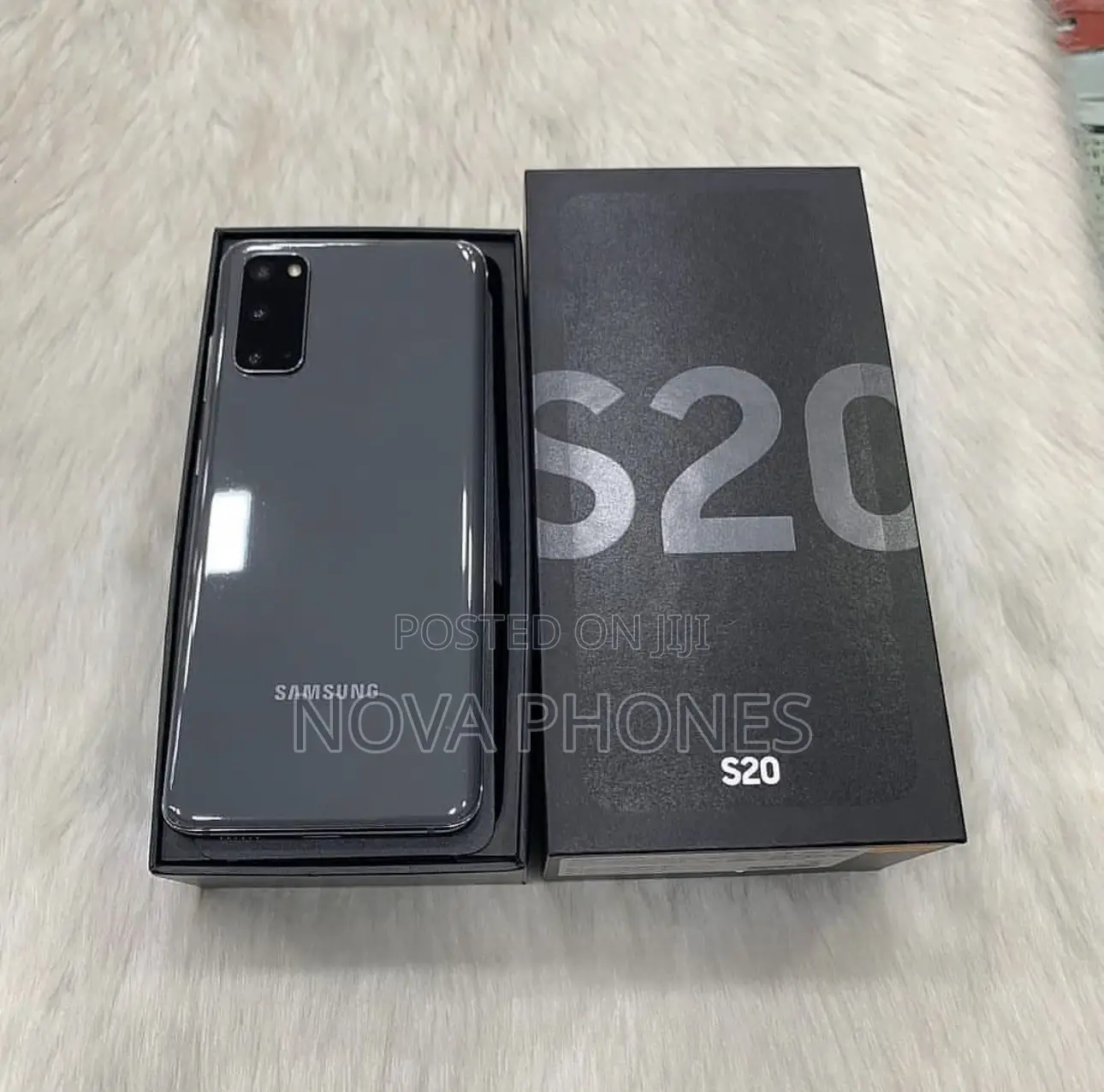 New Samsung Galaxy S20 128 GB Gray