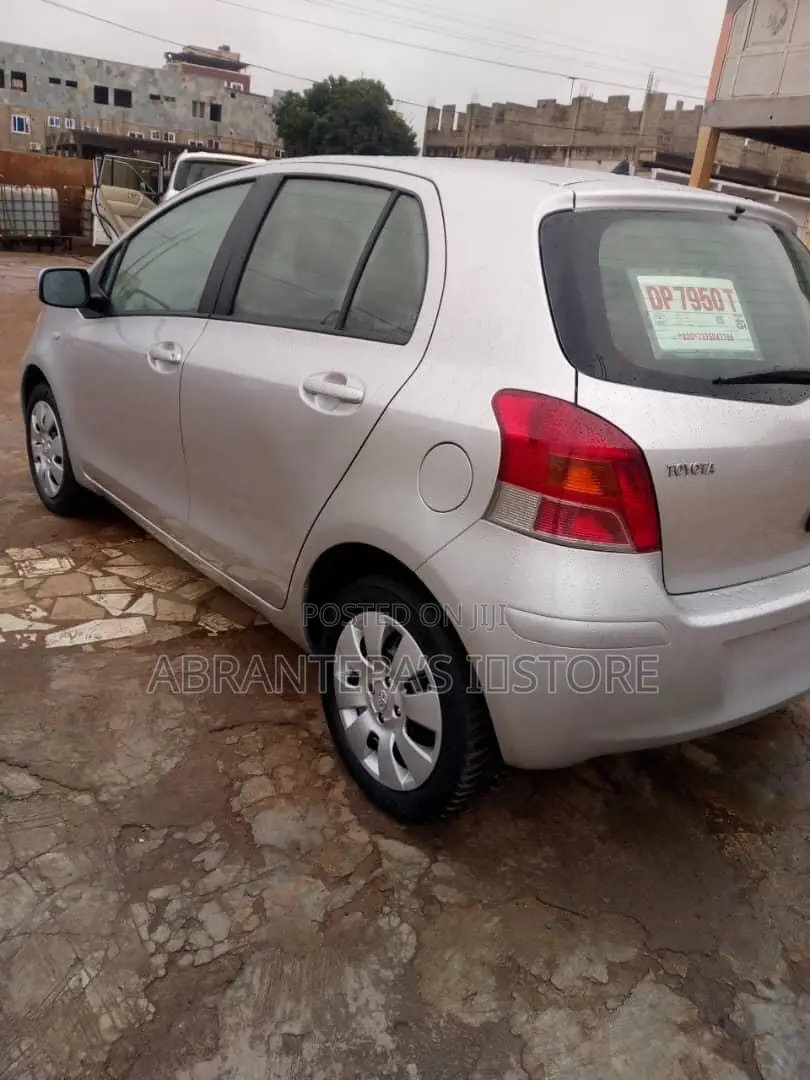 Toyota Yaris 2010 Gray