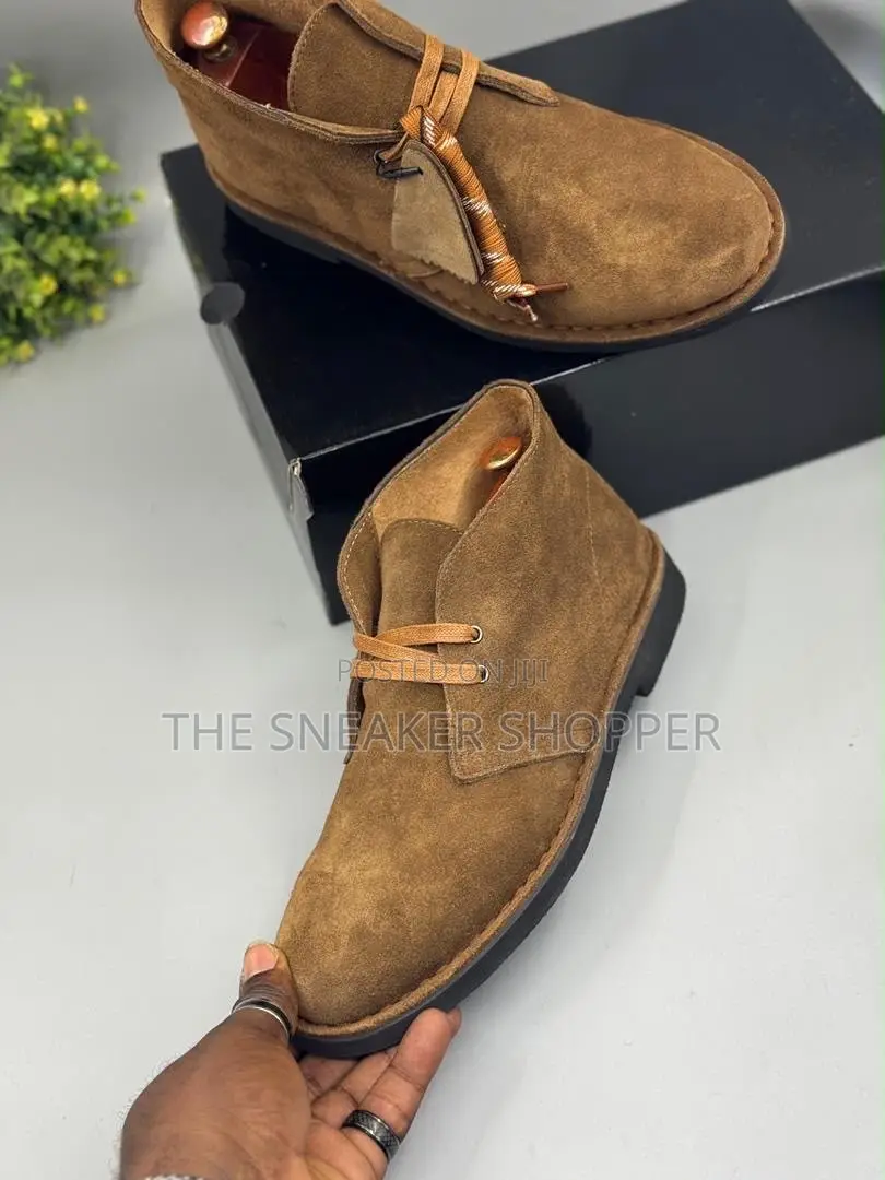 Clarks Desert Chukka Boot - Tan / Cola Brown - Black Crepe Sole