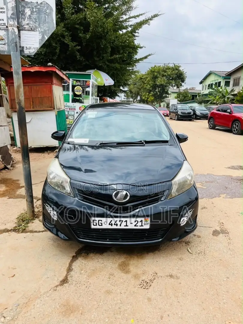 Toyota Vitz 1.3 FWD 5dr 2012 Black
