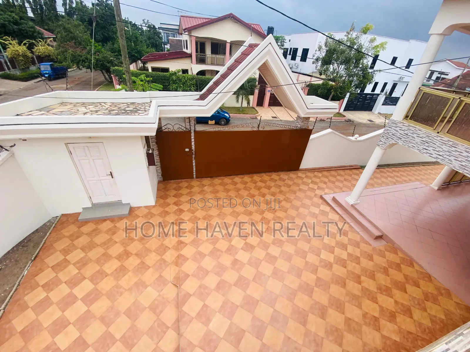8bdrm House in East Legon, Police Station for rent