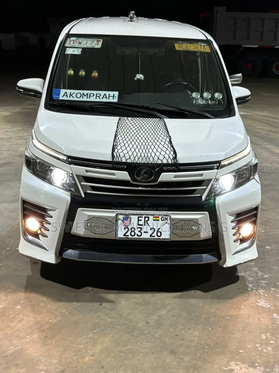 Toyota Voxy X 4WD 8-Seater 2016 White