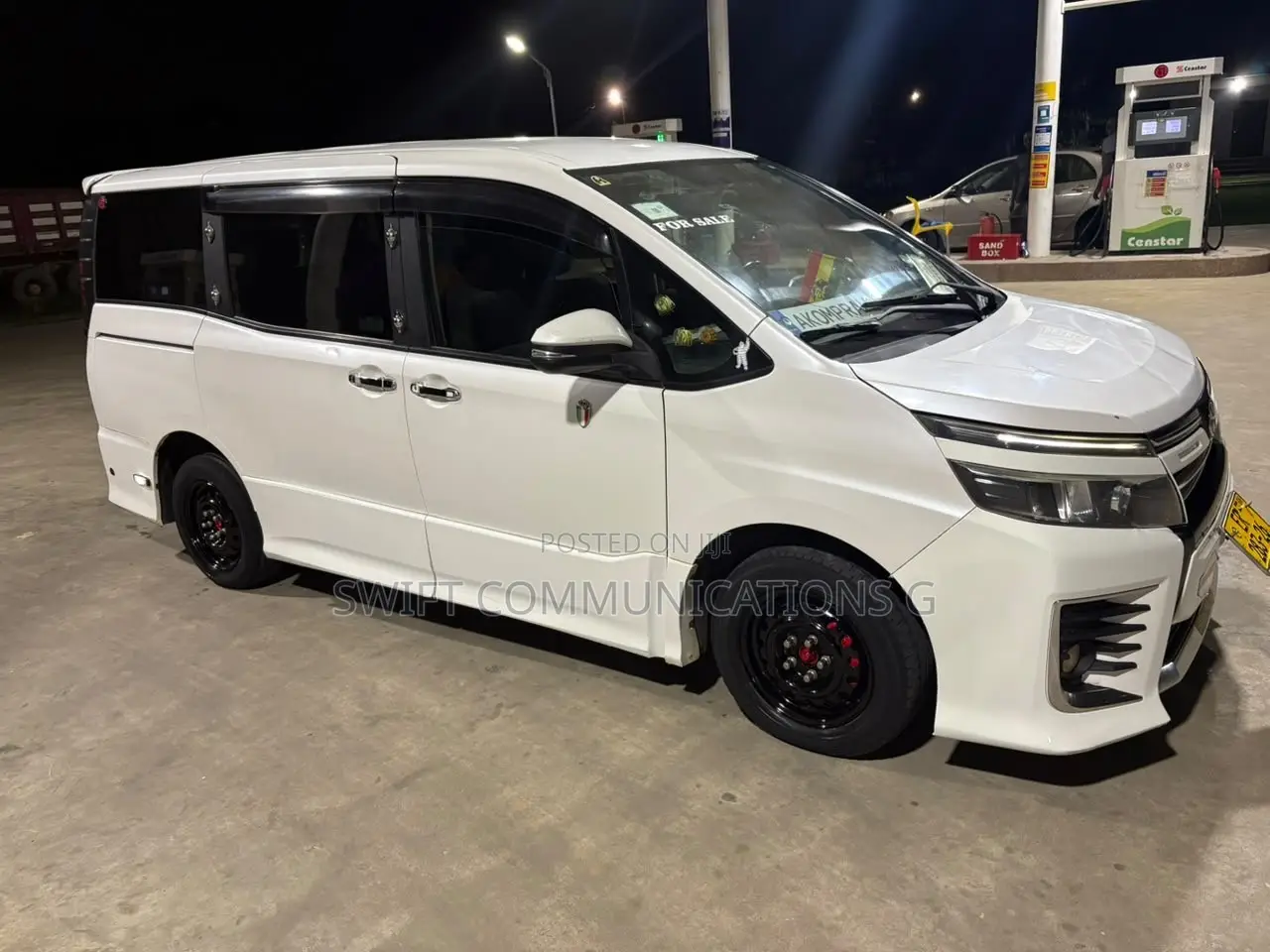 Toyota Voxy X 4WD 8-Seater 2016 White