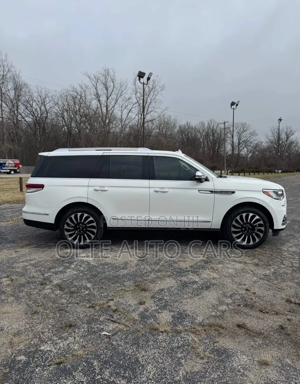 Lincoln Navigator L 2023 White
