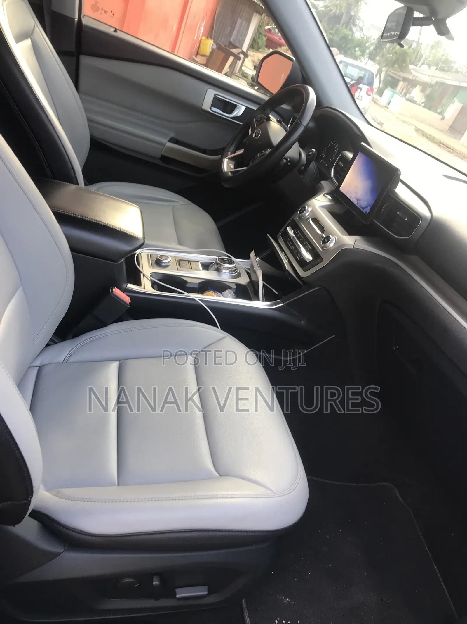 Ford Explorer Limited 2021 Red