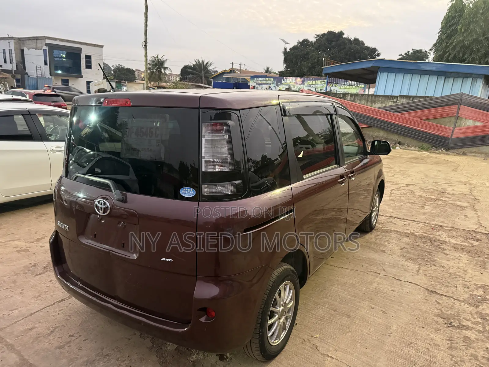 Toyota Sienta 1.5 AWD 2012 Brown