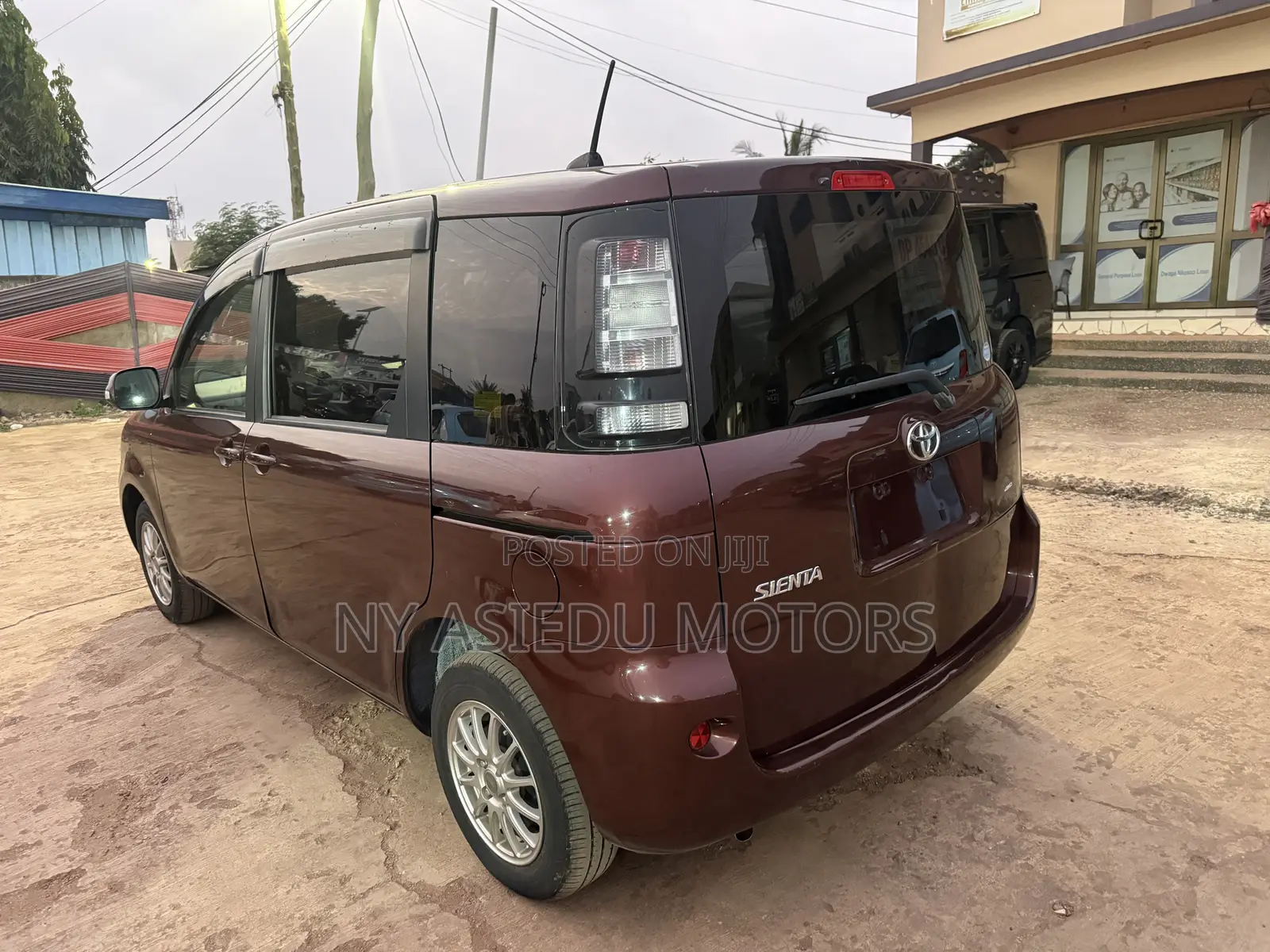 Toyota Sienta 1.5 AWD 2012 Brown