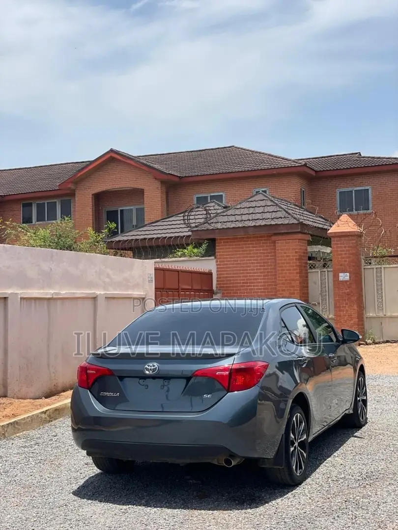 Toyota Corolla L (1.8L 4cyl 2A) 2018 Gray