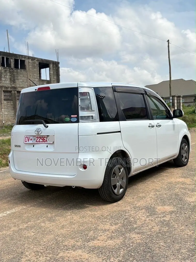 Toyota Sienta 1.5 FWD 2014 White