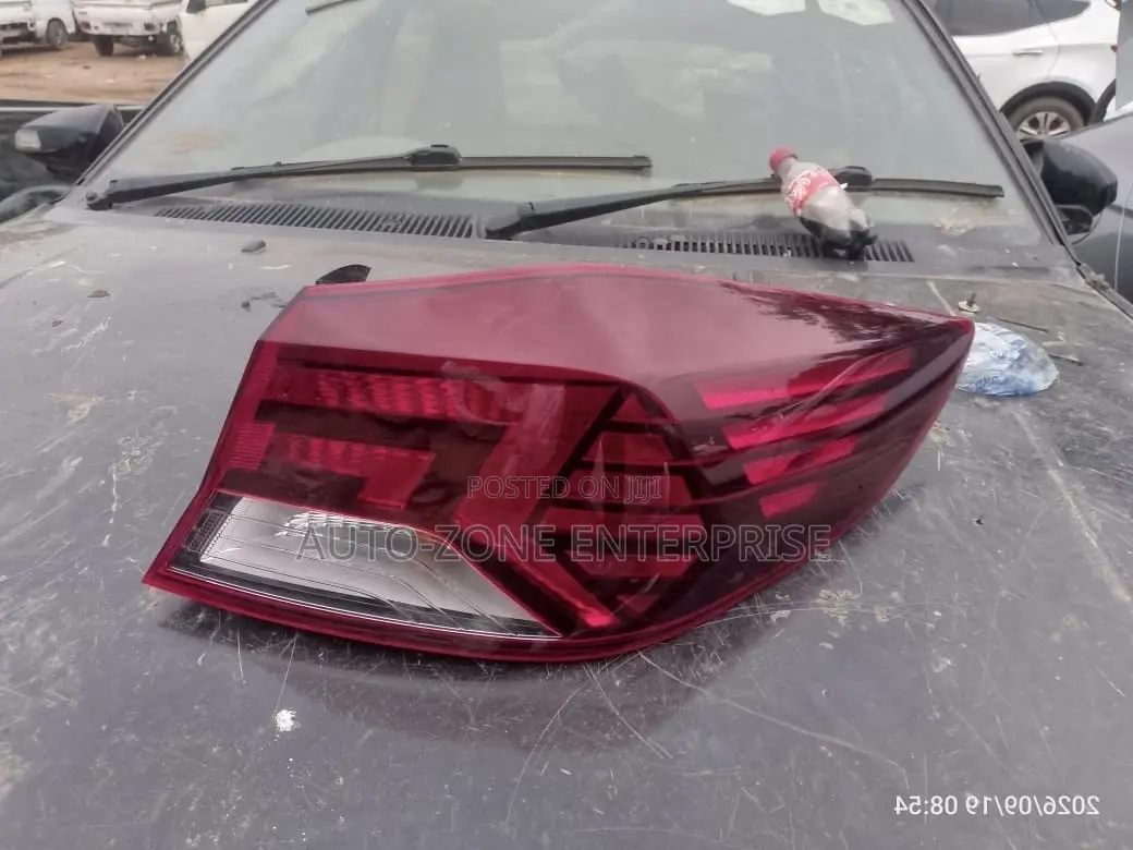 Hyundai Elantra 2019 2020 Taillight